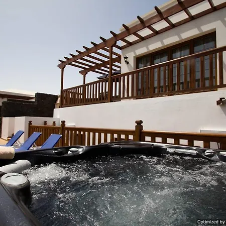 Villa 44 Sea Views, Pool,games,hot Tub, Office With Computer+ Wifi Playa Blanca (Lanzarote)