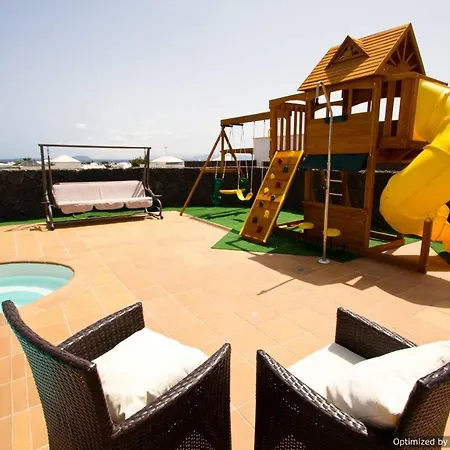 Villa 44 Sea Views, Pool,games,hot Tub, Office With Computer+ Wifi Playa Blanca (Lanzarote)