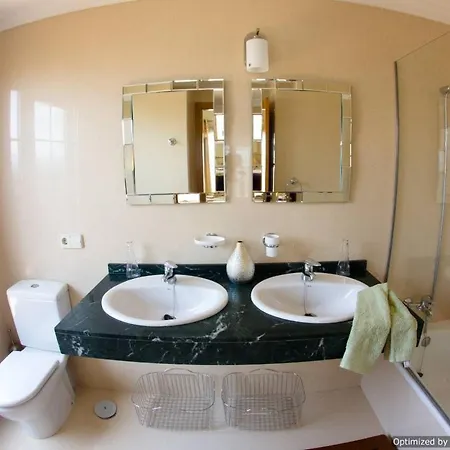 44 Sea Views, Pool,games,hot Tub, Office With Computer+ Wifi Playa Blanca (Lanzarote)
