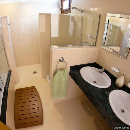 44 Sea Views, Pool,games,hot Tub, Office With Computer+ Wifi Playa Blanca (Lanzarote)